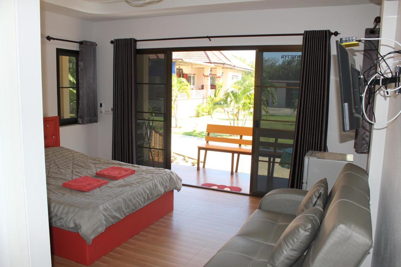 Naluemon Village Fh 1 Rayong Exteriör bild