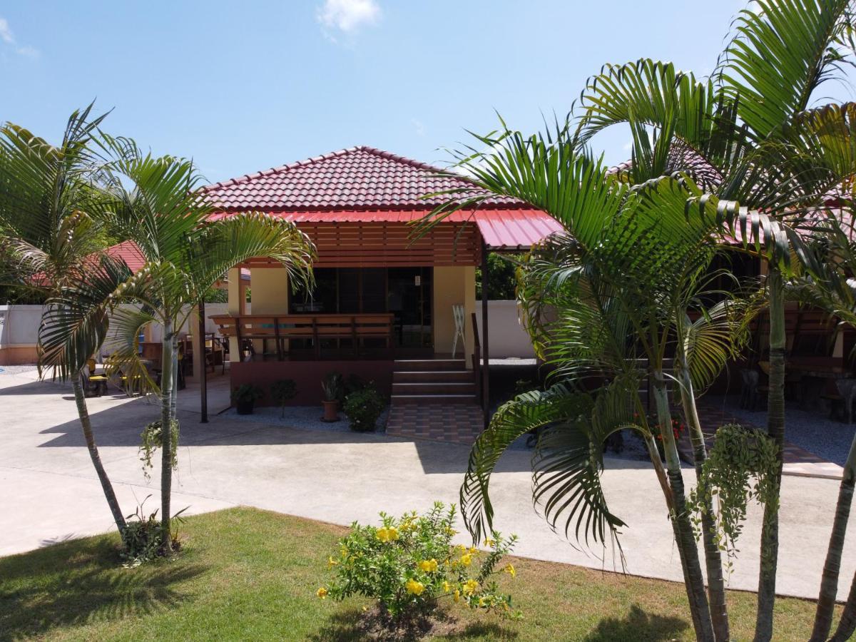 Naluemon Village Fh 1 Rayong Exteriör bild