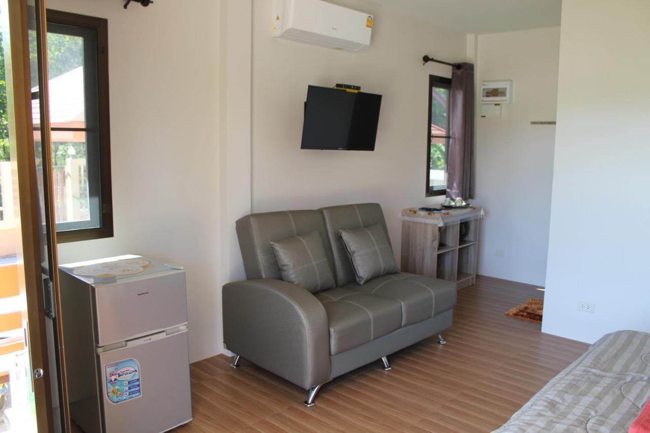 Naluemon Village Fh 1 Rayong Exteriör bild