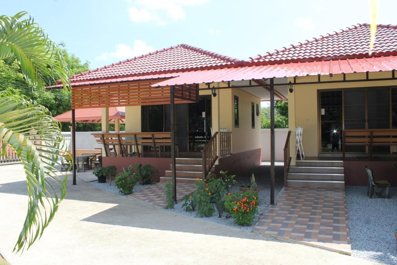 Naluemon Village Fh 1 Rayong Exteriör bild