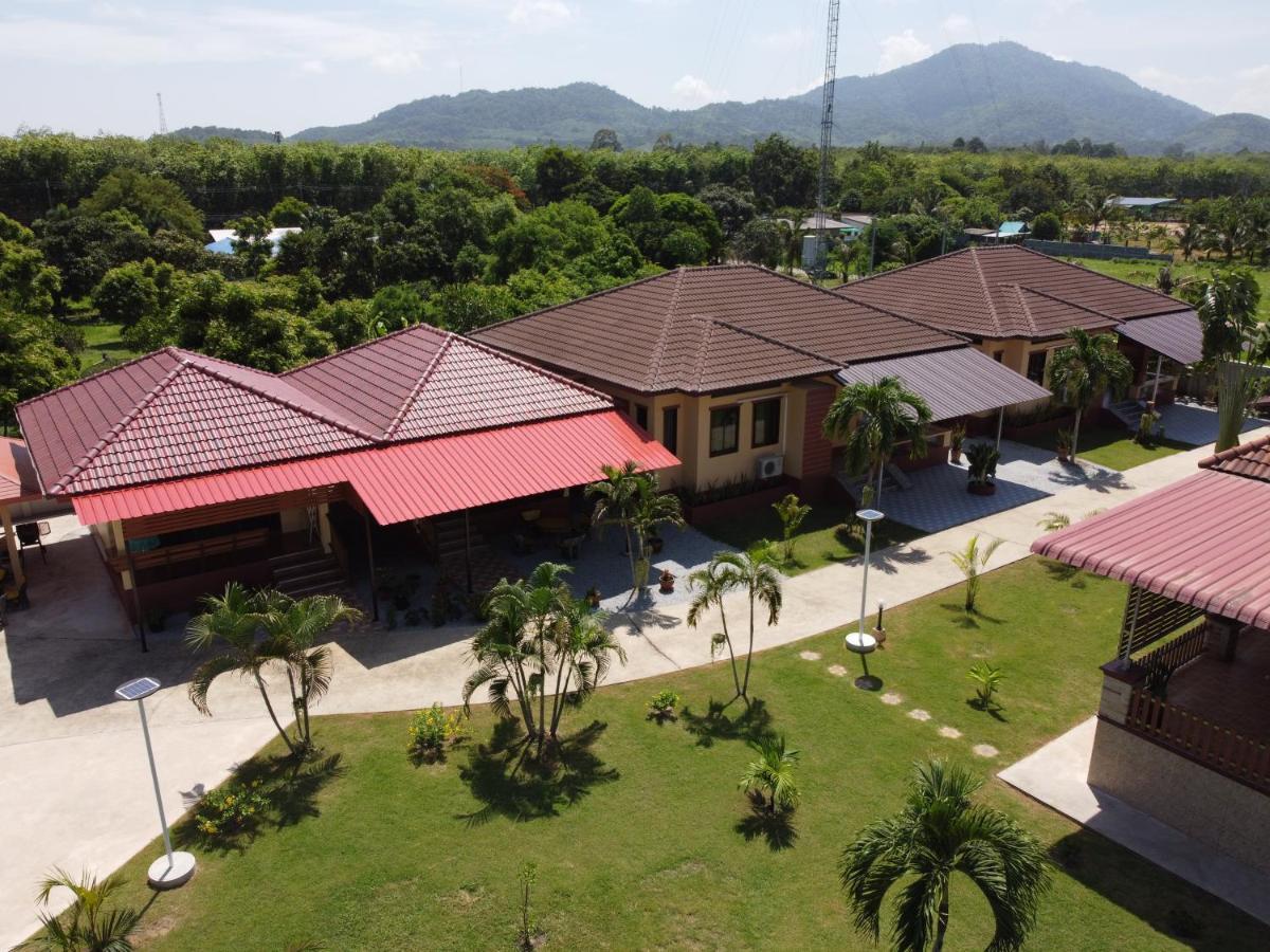 Naluemon Village Fh 1 Rayong Exteriör bild