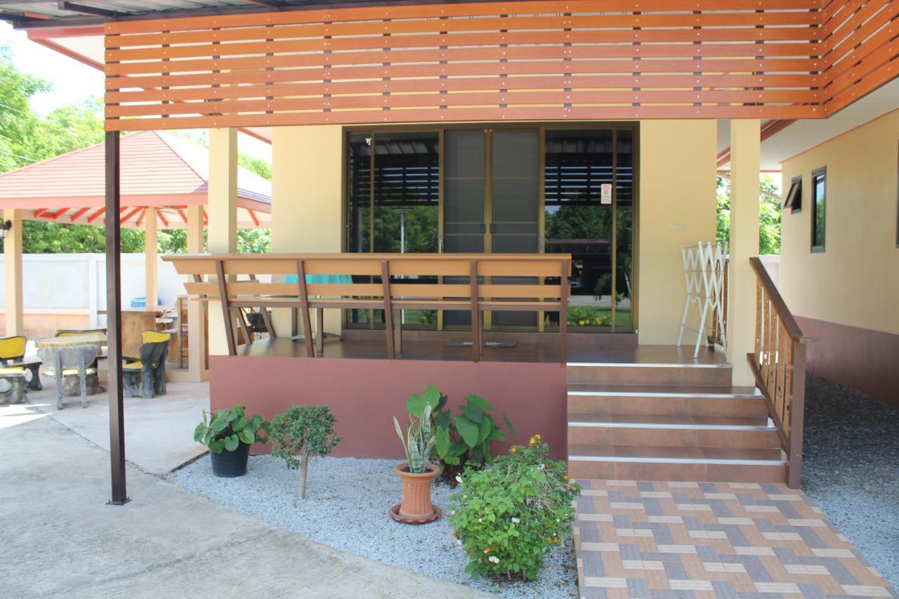 Naluemon Village Fh 1 Rayong Exteriör bild